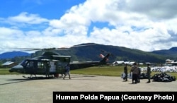 Helikopter TNI digunakan dalam distribusi logistik Pemilu di sejumlah daerah di Papua (courtesy: Humas Polda Papua)