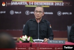 Ketua KPU Hasyim Asy'ari dalam rapat Rekapitulasi Nasional Hasil Verifikasi dan Penetapan Parpol Pemilu Tahun 2024,di Gedung KPU, Rabu (14/12). (Twitter/@KPU_ID)