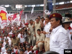 Kandidat presiden dari Partai Gerindra, Prabowo Subianto, pada kampanye di Stadion Gelora Bung Karno, Jakarta (23/3). (VOA/Andylala Waluyo)